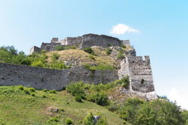 Bratislava, Avrupa batısında Slovakya Devin kale kalıntıları. 14 Temmuz 2019 yaz