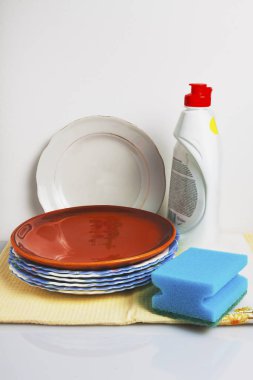 Mutfak eşyaları, Temizleme Aracı bulaşıkları yıkama için hazırlık