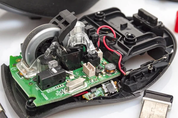 Disassembly of the old wireless computer mouse