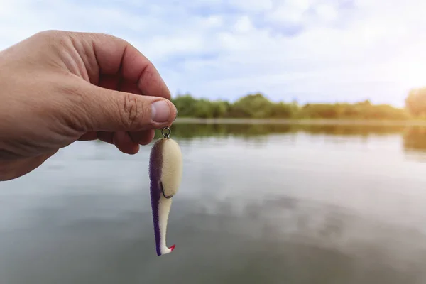 Mão Segura Uma Isca Espuma Para Captura Peixes Predadores — Fotografia de Stock