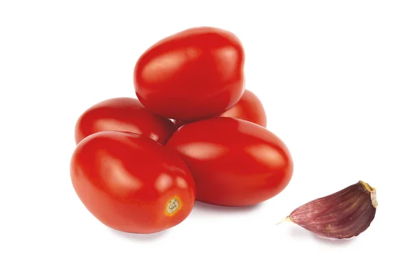 Ολόκληρων Και Νωπών Κόκκινες Ντομάτες Σκόρδο Που Απομονώνονται Λευκό Φόντο — Φωτογραφία Αρχείου