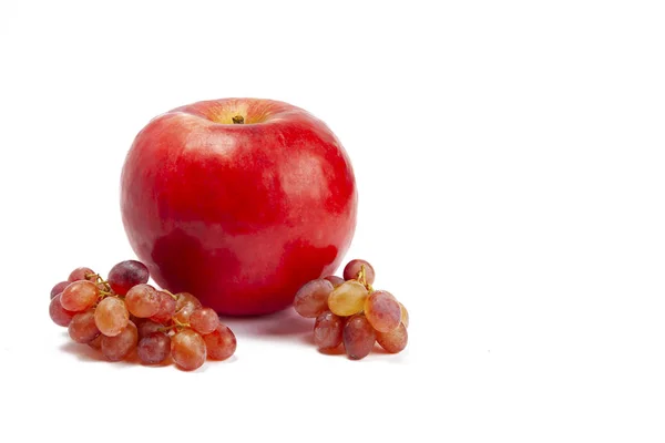 Ripe Red Apples Grapes Isolated White Close — Stock Photo, Image