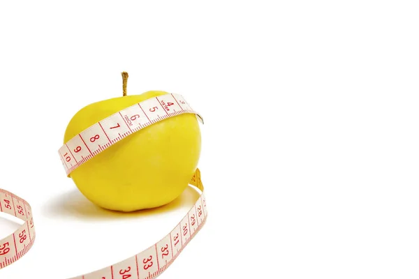 Una Cinta Amarilla Con Una Manzana Amarilla Sobre Fondo Blanco — Foto de Stock