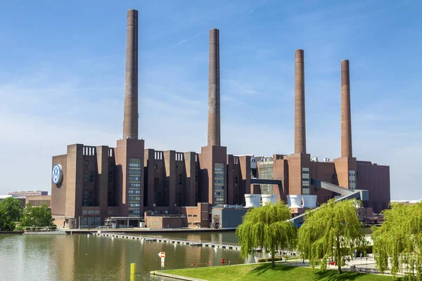 Almanya, Wolfsburg, 05.06.2011 Almanya Wolfsburg Volkswagen bitkinin fabrika borular