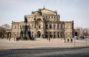 Geceleri Dresden'de bina Semperoper opera