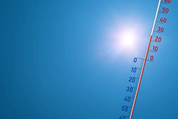 Летом Термометр Показывает Высокую Температуру Градусов Место Текстом — стоковое фото
