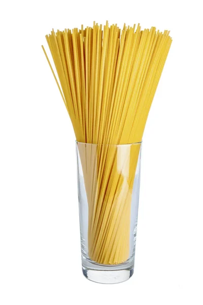 Spaghetti Een Bekerglas Van Glas Close Een Witte Achtergrond Isoleren — Stockfoto