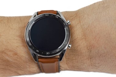 Akıllı izle yandan, yakın çekim beyaz bir arka plan aşınmış. İzole.