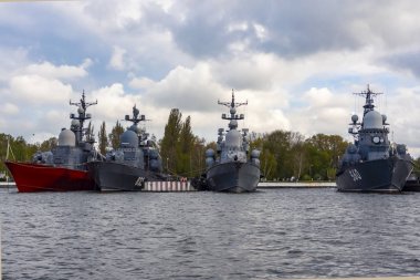 Baltiysk Rusya 04.05.2019 Baltık filosu savaş gemileri Pier at