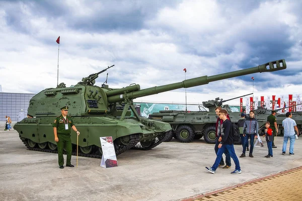 Moscow Russia 30.06.2019 Self-propelled howitzer artillery installation close up — Stock Photo, Image
