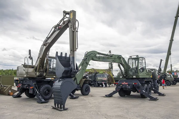 Moscow Russia 30.06.2019 Engineering troops, two military excavator with lowered buckets. — Stock Photo, Image