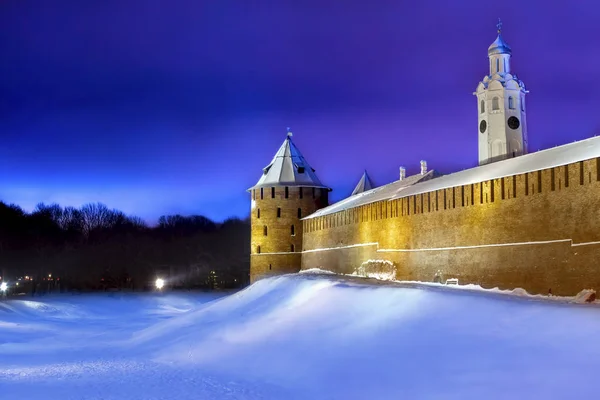 Veliky Novgorod, Rusya, 29.12.2018. Kışın akşam Novgorod Kremlin.
