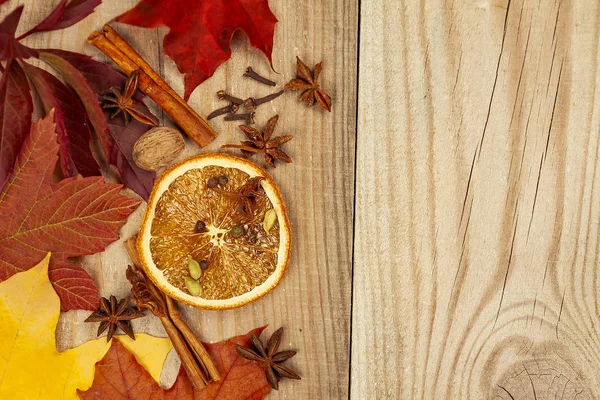 Sonbahar Yaprakları ile Kurutulmuş Mulled Şarap Seti.