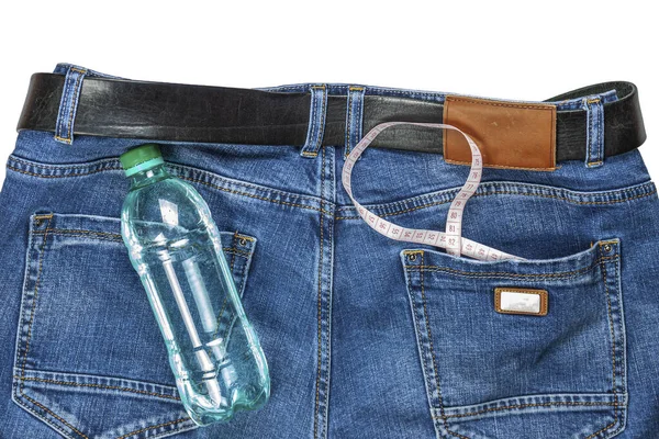 Jeans, eine Flasche Wasser, Maßband. — Stockfoto