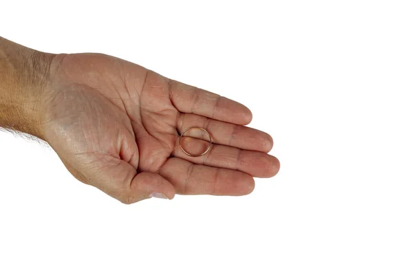 En su brazo hay un anillo de compromiso . — Foto de Stock