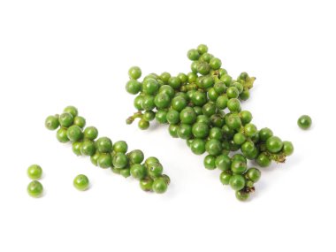 Beyaz arka plan üzerinde izole yeşil biber