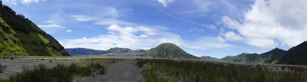 Восхитительный Вулканический Комплекс Бромо Тенгер Семеру Национальный Парк Фоне Захватывающих — стоковое фото