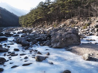 Donmuş dağ nehir Seoraksan Milli Parkı, Güney Kore