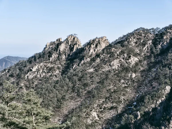 美しい山のパノラマ 韓国の雪岳山国立公園 — ストック写真