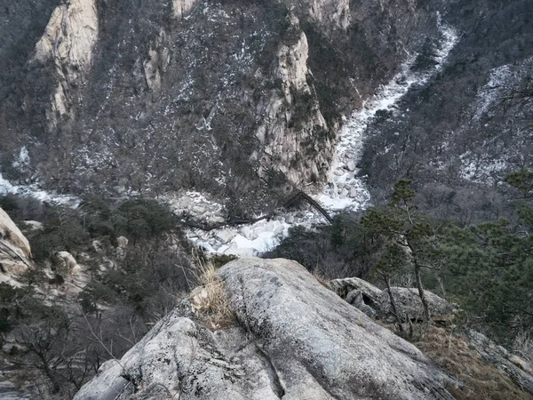 Ottima Vista Sul Letto Del Fiume Montagna Dall Alta Vetta — Foto Stock