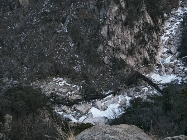 Ottima Vista Sul Letto Del Fiume Montagna Dall Alta Vetta — Foto Stock