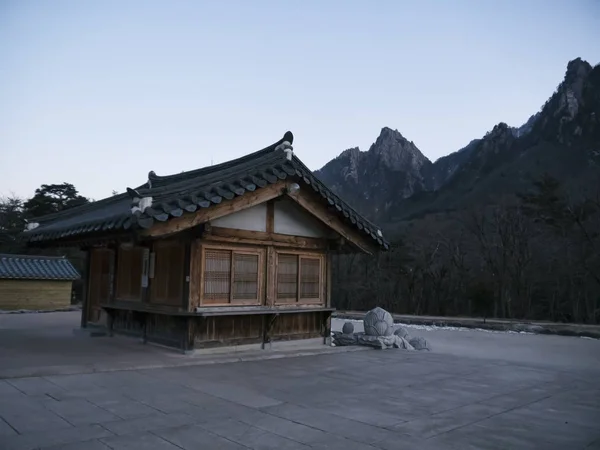 Case Asiatiche Nel Tempio Sinheungsa Parco Nazionale Seoraksan Corea Del — Foto Stock