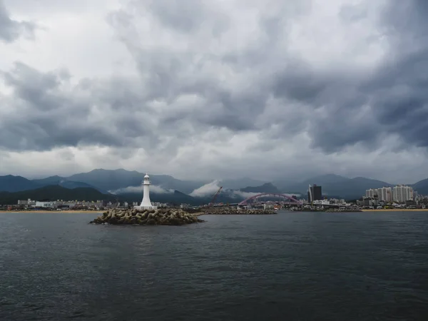 束草市の海岸に海からの眺め — ストック写真