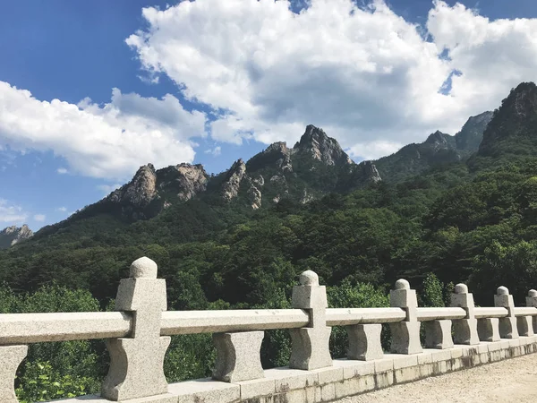 Blick Auf Die Wunderschönen Berge Seoraksan Nationalpark Von Der Steinbrücke — Stockfoto