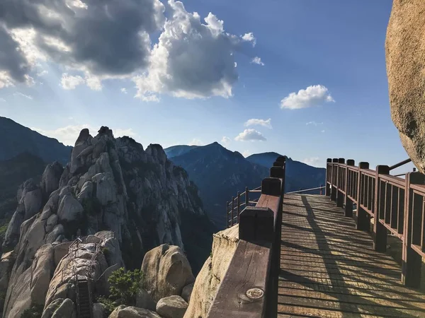 Pequena Ponte Madeira Pico Parque Nacional Seoraksan Coreia Sul — Fotografia de Stock