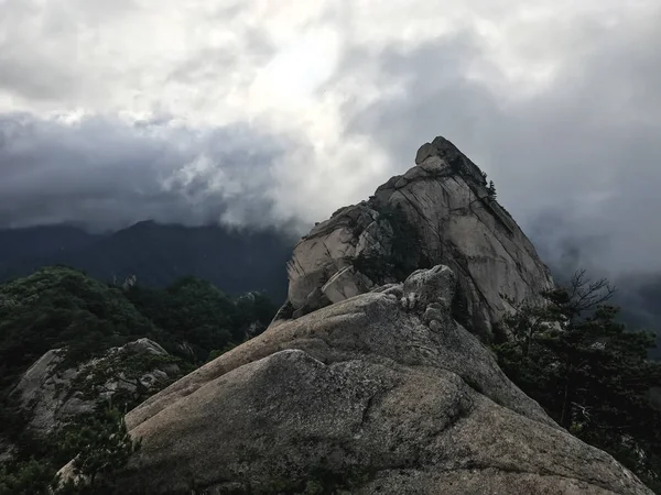 Seoraksan 国家公园的大石头 — 图库照片