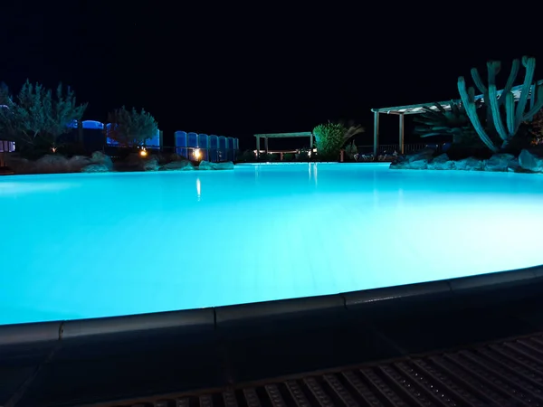 Piscina Sweeming Con Luz Azul Noche Verano Hugharda Egipto — Foto de Stock