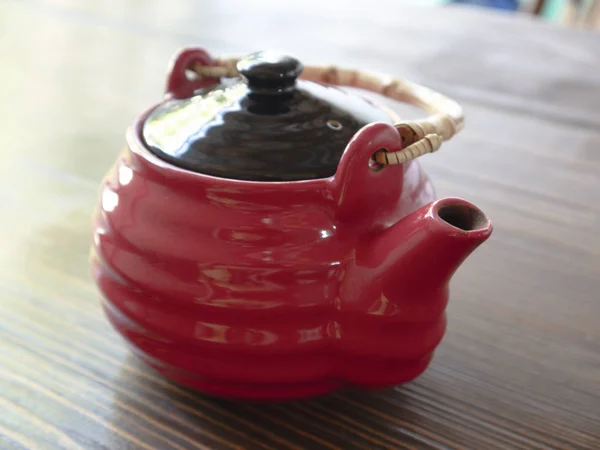 The red chinese teapot on a wooden table — Stock Photo, Image
