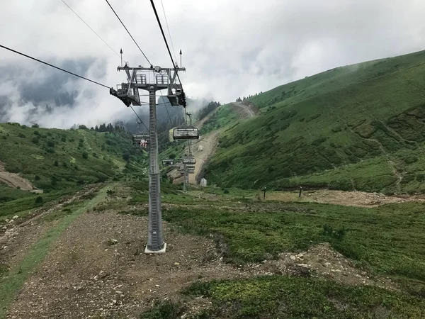 Lanovka na Kavkaze. Oblast Soči, Roza Khutor, Ru — Stock fotografie