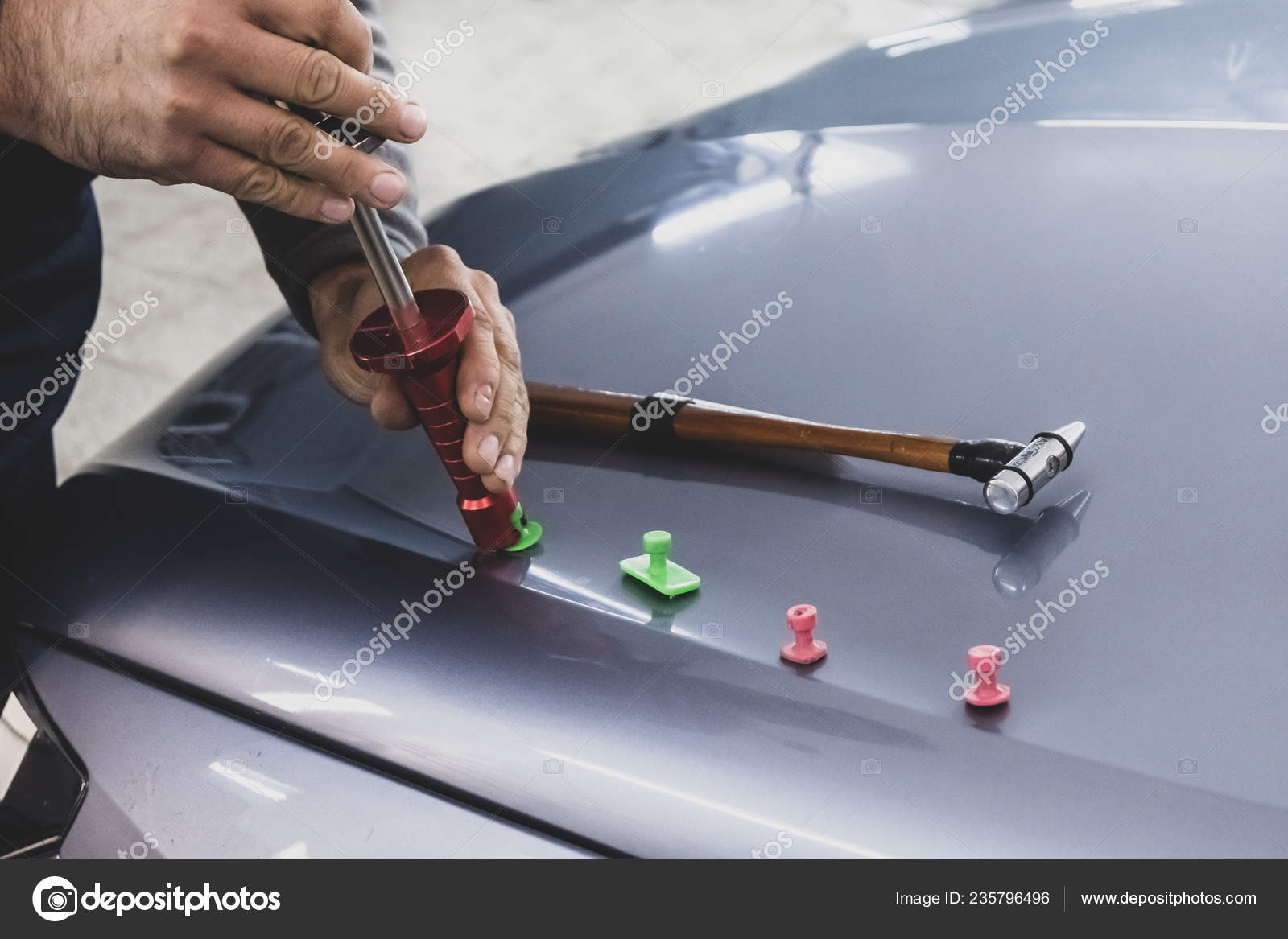 Download - Car Body Repair, Dent Repair, Equipment, Kiss - Stock Image. 