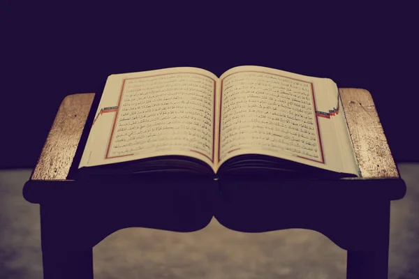 Qur Kuran Lectern Quran Hitam — Stok Foto