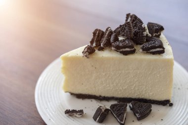 Çikolatalı kurabiye ve kremalı bisküvi ile Cheesecake