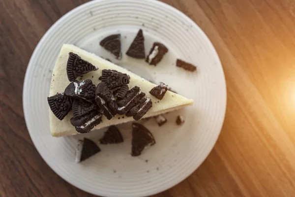 Çikolatalı kurabiye ve kremalı bisküvi ile Cheesecake