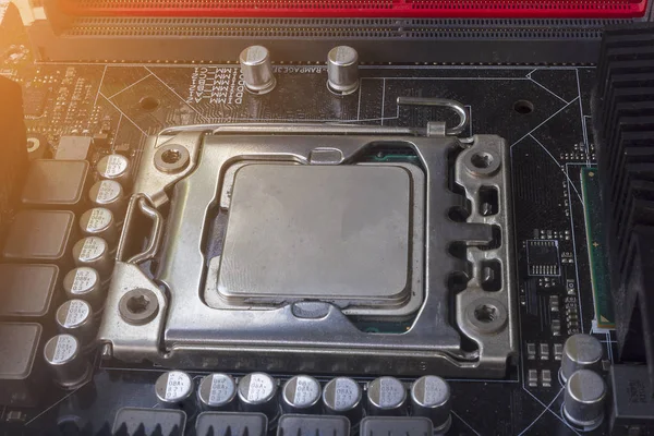 CPU-Buchse auf Motherboard-PC mit CPU-Prozessor schließen — Stockfoto