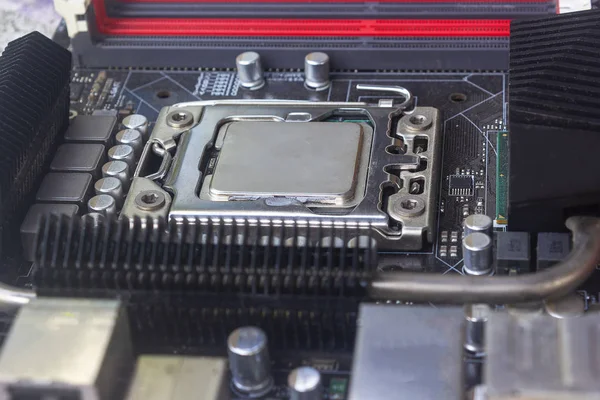 Close-up CPU-socket op moederbord computer PC met CPU-processor — Stockfoto