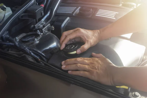 Car Repair Service Hand Man Checking Water Level — Stock Photo, Image