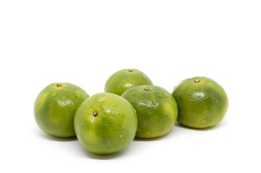 Beyaz arkaplanda portakal meyvesi izole