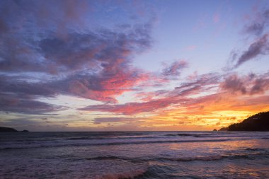 gün batımından sonra alacakaranlık gökyüzü