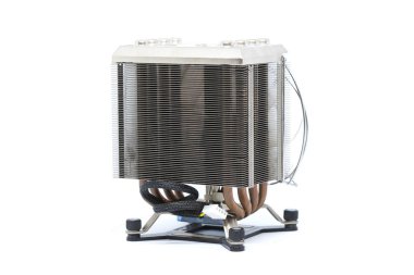 Isı emici ve kablolu soğutucu Cpu fanı, beyaz arka plan üzerinde izole