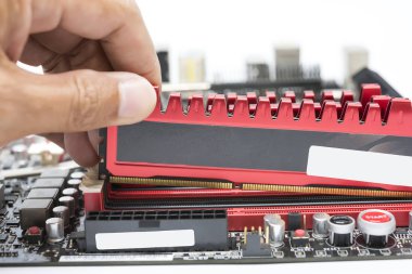 Yakın el ram yuvasına yüksek performanslı Ddr3 ram yüklemek 