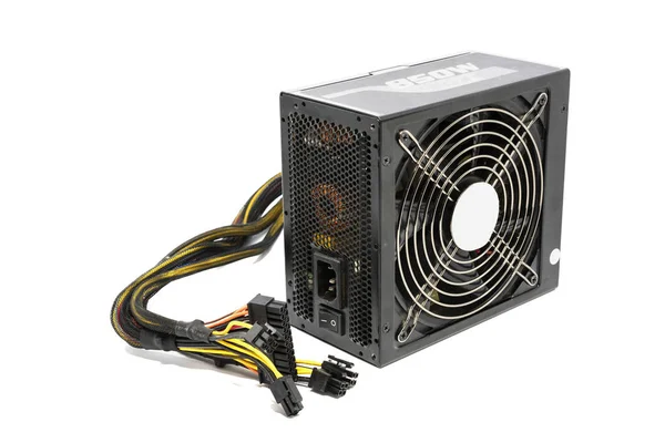 850W Alimentatore con cavo e interruttore I O, colore nero per ATX Tower caso PC hanno grande ventilatore per ioslato fresco su sfondo bianco — Foto Stock