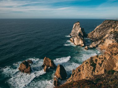 Portekiz okyanus dalgalarını dolaş Cabo da Roca