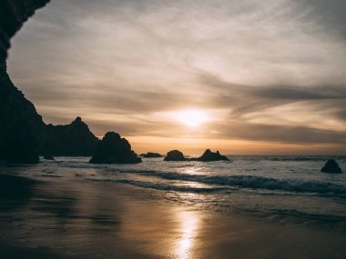 Portekiz okyanus dalgalarını dolaş Cabo da Roca