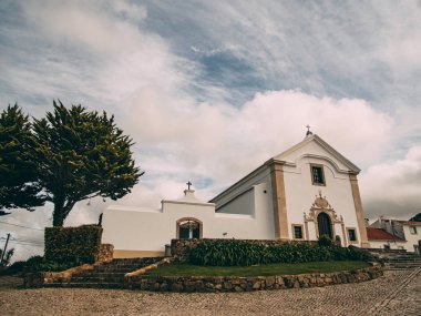 Portekiz okyanus dalgalarını dolaş Cabo da Roca