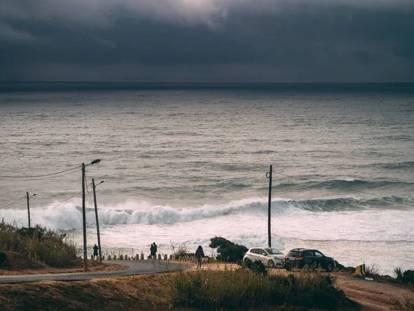 Города Португалии Океан Назаре Большие Волны — стоковое фото