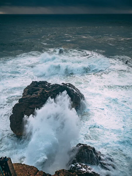 旅行ポルトガル都市海ナザレ大きな波 — ストック写真
